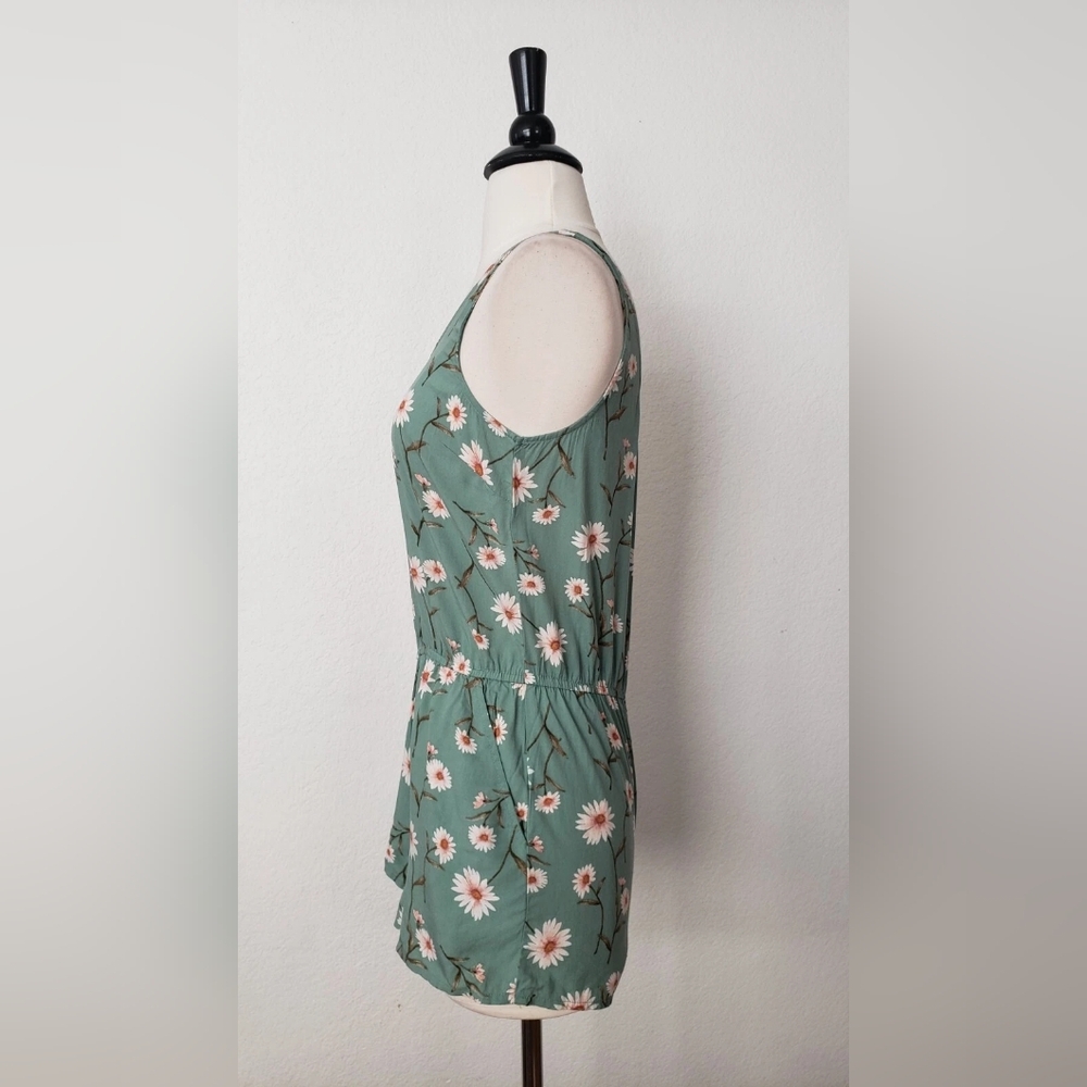 Green Floral Sleeveless Romper with Daisies - Picture 2 of 4